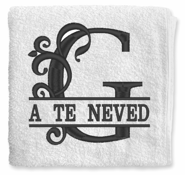 neves-monogrammos törölköző