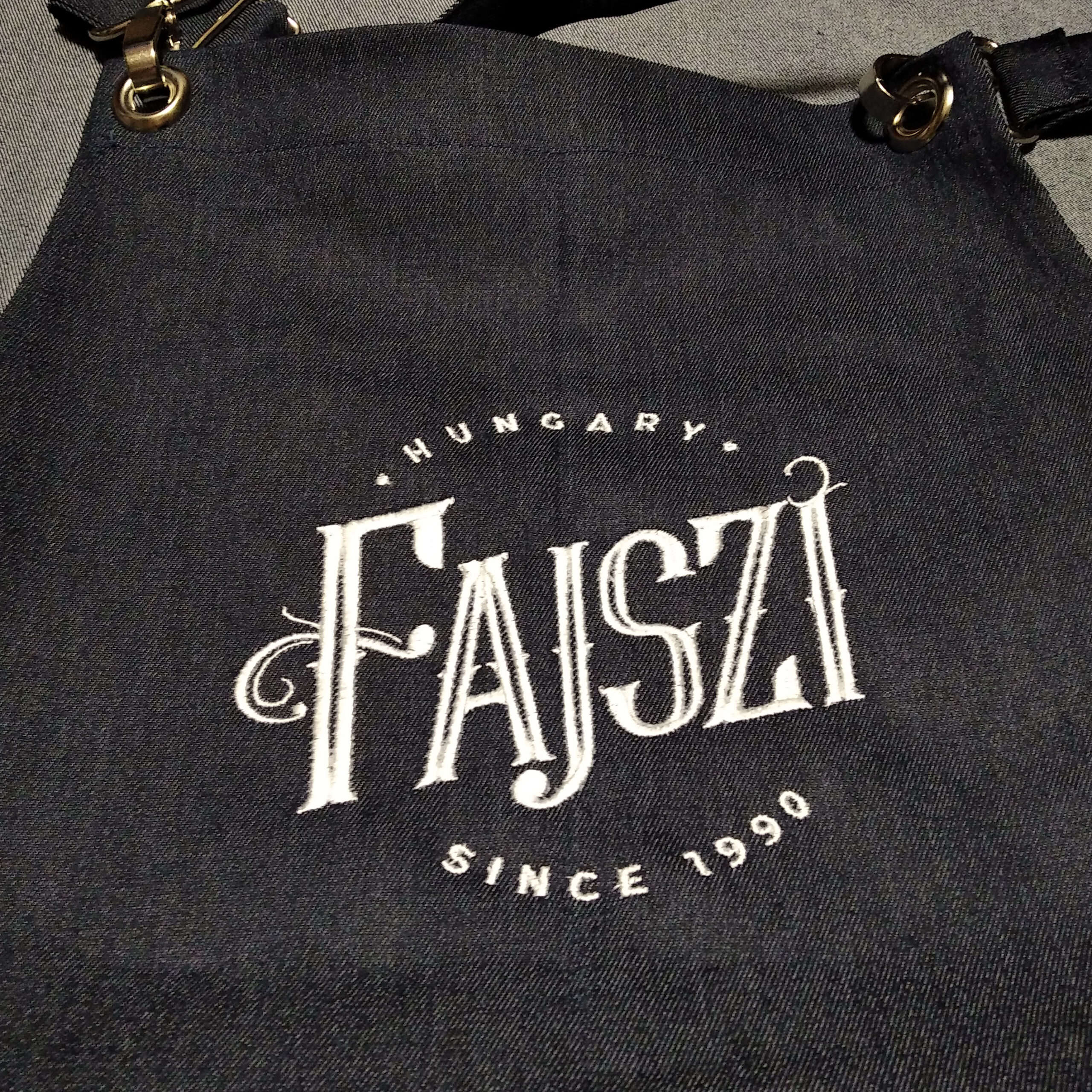 fajszi kötény hímezve